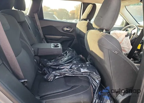 2017 Jeep Cherokee Latitude z USA, uszkodzony, nr VIN 1C4PJLCB3HW526996